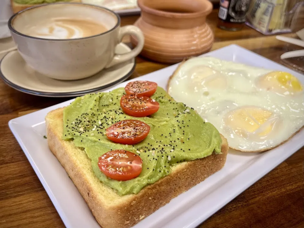 Avocado Tost with Eggs